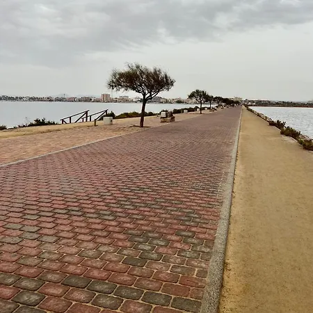 Stylish 1-Bed Apt, Walk To Beach & Amenities Apartment *