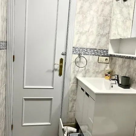 Stylish 1-Bed Apt, Walk To Beach & Amenities Torrevieja