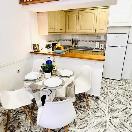 Stylish 1-Bed Apt, Walk To Beach & Amenities Apartment Torrevieja