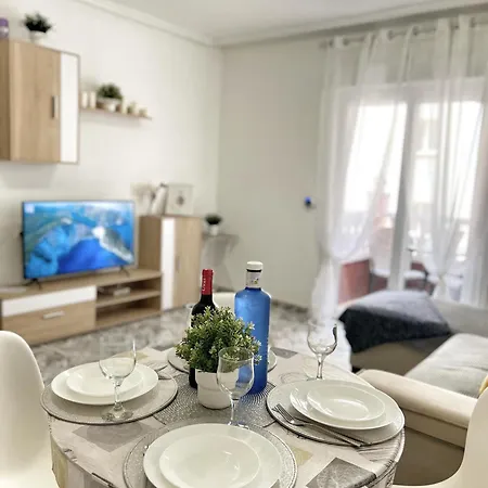 Stylish 1-Bed Apt, Walk To Beach & Amenities Apartment