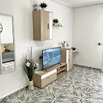 Stylish 1-bed Apt, Walk To & Amenities * Torrevieja