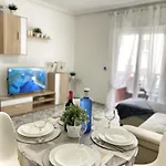 Stylish 1-bed Apt, Walk To & Amenities Apartament