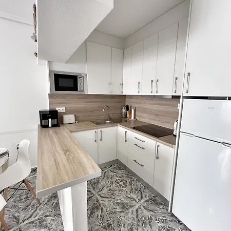 Apartament Stylish 1-bed Apt, Walk To & Amenities
