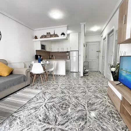 Stylish 1-bed Apt, Walk To & Amenities Torrevieja