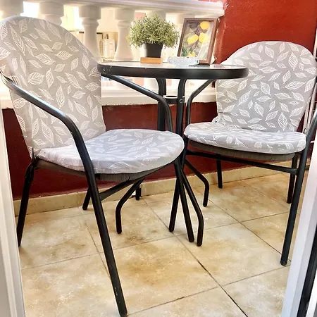 Apartament Stylish 1-bed Apt, Walk To & Amenities